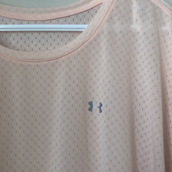 UnderArmour workout top - Picture 2 of 3